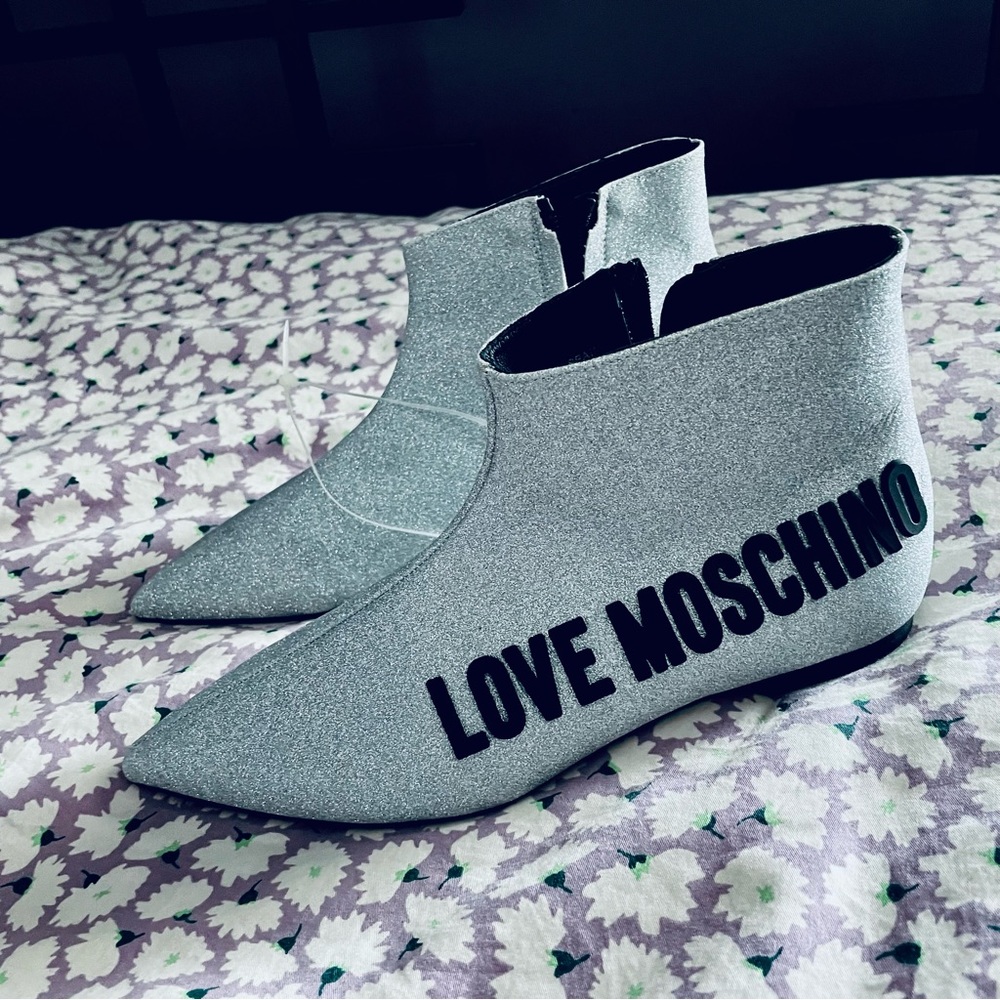 New LOVE MOSCHINO Argento Silver Glitter Ankle Booties